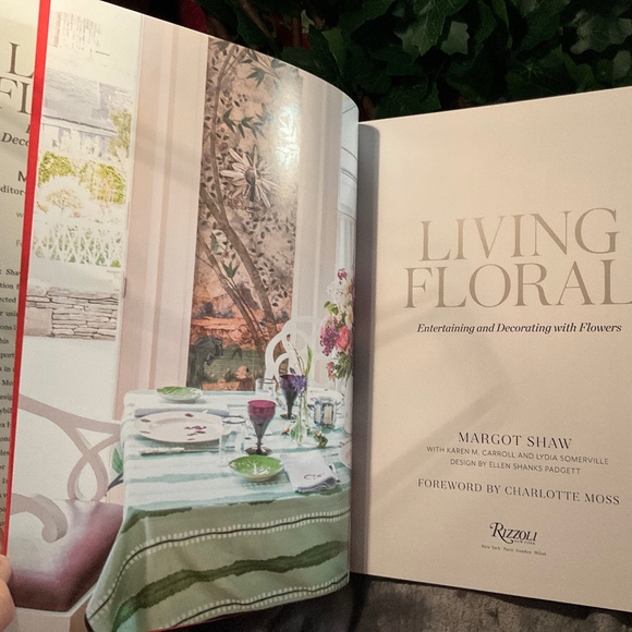 Signed Copy of Living Floral by Margot Shaw - Picture 15 of 15